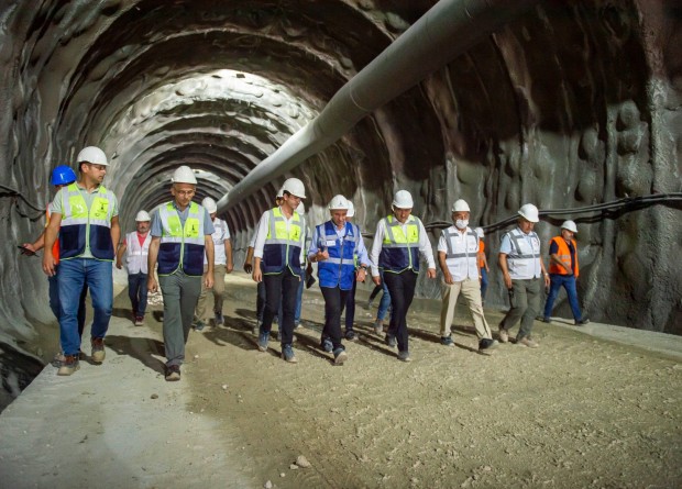 İzmir’in en uzun tünelinde yoğun tempo! Başkan Soyer Buca Onat Tüneli’ndeki çalışmaları inceledi