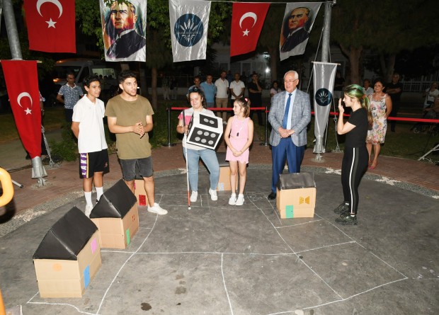 17 Ağustos depreminde yaşamını yitirenler Karabağlar'da törenle anıldı: Bu işin siyaseti olmaz!