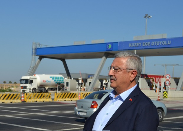 AK Partili Nasır'dan otoyol açıklaması: 'İzmir'in kuzeyde gelişiminin önünü açtık'
