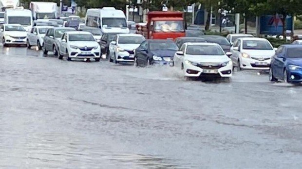 Ankara'da fırtına can aldı! 1 kişi hayatını kaybetti