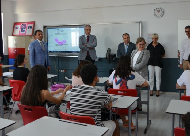 Bakan Yardımcısı Aşkar, İzmir'de öğrencilerle bir araya geldi