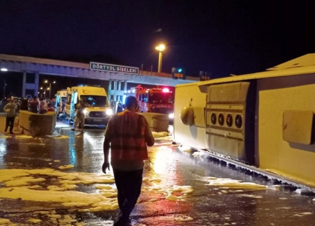 Hatay'da yolcu otobüsü devrildi: 40 yaralı