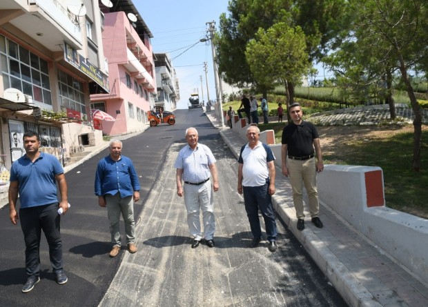 Karabağlar’da asfalt ekipleri dört bir yanda