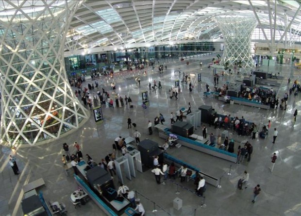 İzmir Adnan Menderes Havalimanı 1 ayda 1 milyon yolcuyu ağırladı