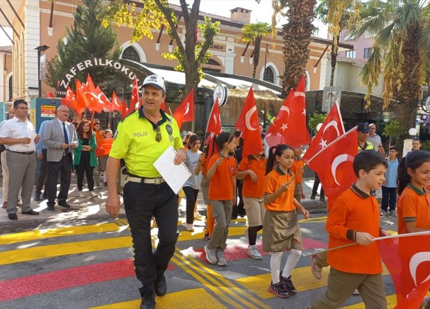 İzmir'de "Hayata saygı duruşu" kampanyası başladı