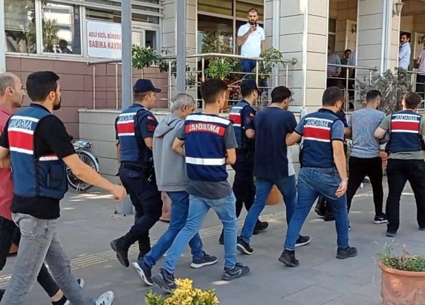 İzmir'de uyuşturucu ticaretine 5 tutuklama