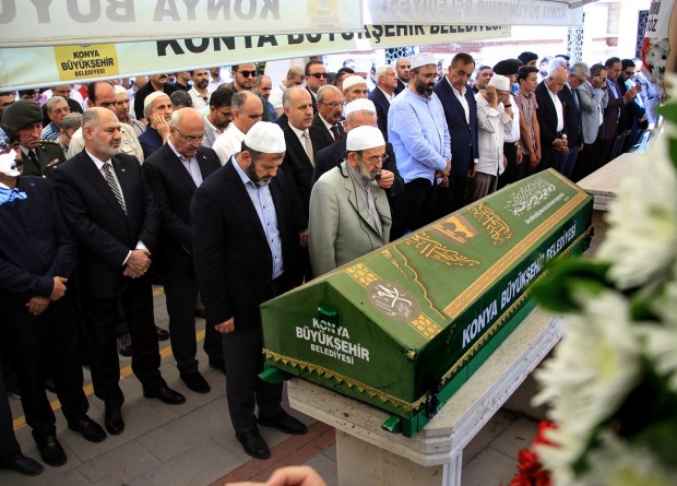 İzmir Valisi Köşger'in acı günü! Kayınpederi son yolculuğuna uğurlandı