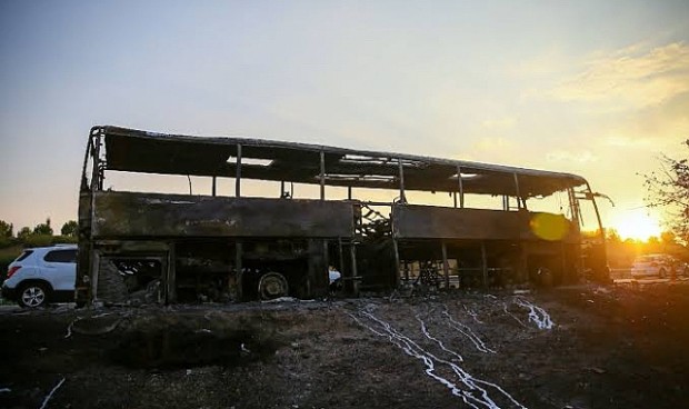 Torbalı'da park halindeki otobüs yandı