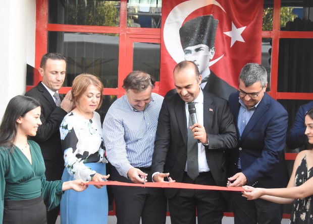 Türkiye'de ilk kez embriyo kültür solüsyonlarını üreten firma İzmir'de açıldı