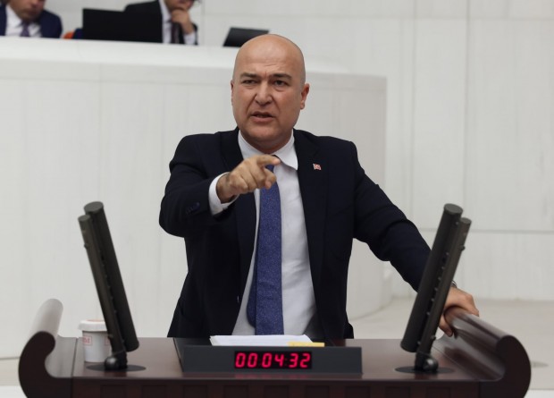 CHP'li Bakan: ‘AKP İzmir’de meclisi kilitlemeye çalışıyor’