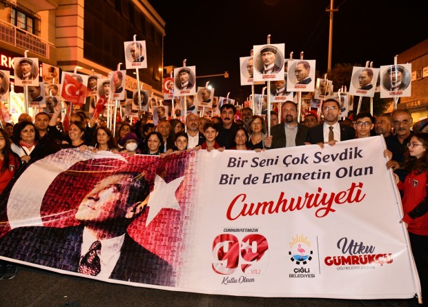 Çiğli'de Cumhuriyet şölen havasında kutladı