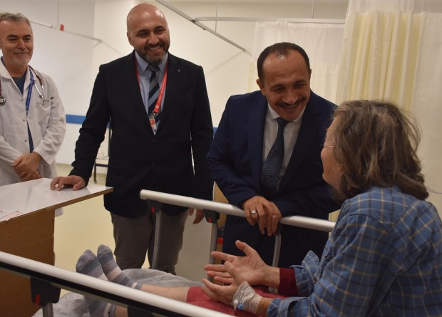 'Acil durum hastanesi' Buca Seyfi Demirsoy'da hasta kabulü başladı