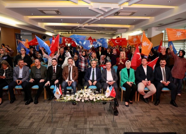 AK Parti İzmir teşkilatla buluştu… Dağ: 20 yılda yüzyılda yapılacak işler yaptık