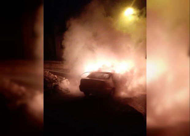 Bodrum'da park halindeki otomobil yandı