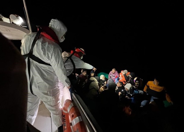 Bodrum'da Yunanistan'ın ittiği 6 kaçak göçmen kurtarıldı