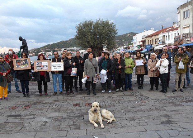Hayvanlara yönelik şiddet Foça’da protesto edildi