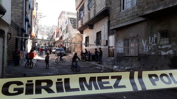 Husumetli aileler kavga etti, sokakta oynayan 3 çocuk tüfekle vuruldu