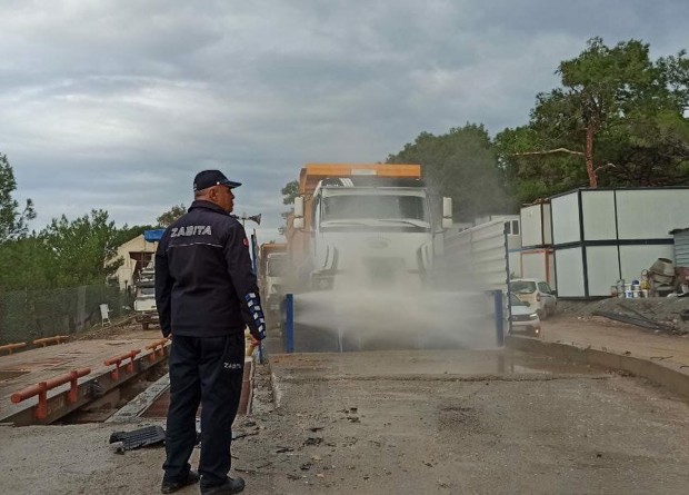 Bodrum'da çevreyi kirleten 20 hafriyat kamyonuna tutanak