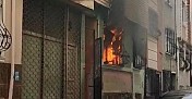 Fatih'te korkutan yangın! Giriş katındaki ev alevlere teslim oldu