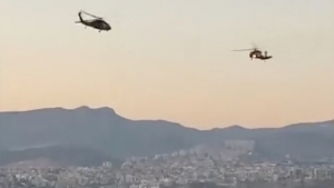 İzmir'de dikkat çeken görüntü! Helikopterler zeybek oynadı