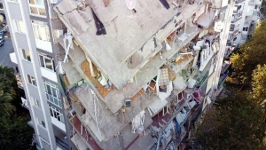 İzmir'de yıkımın enkazı havadan görüntülendi