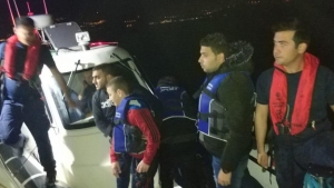 Kaçak göçmen teknesi alabora oldu